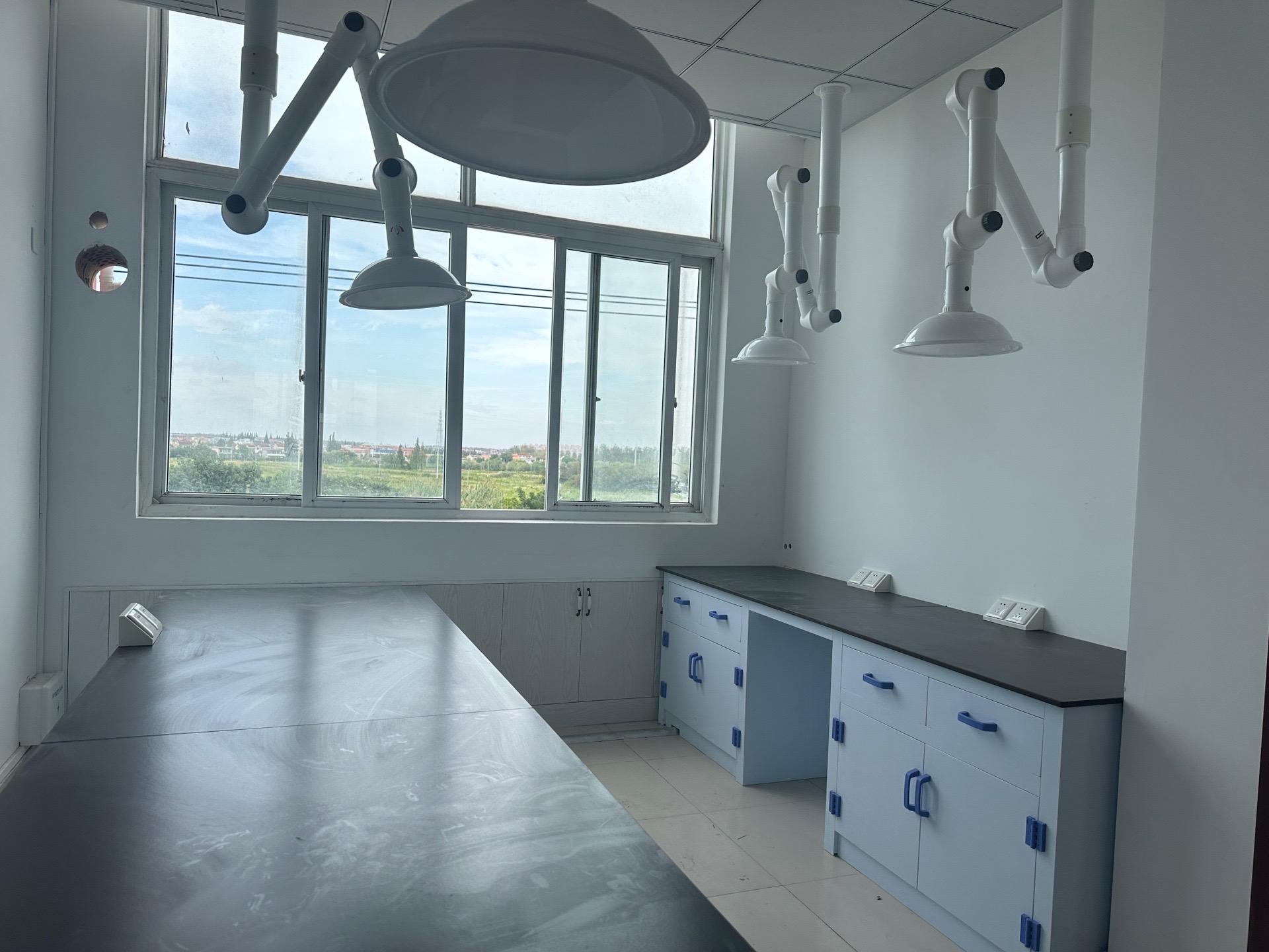 實驗臺金屬遮篷的設計與應用